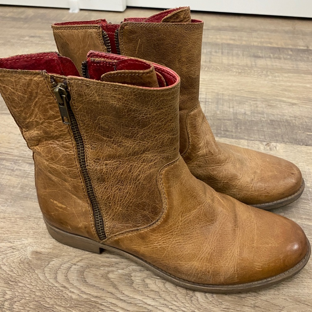Beautiful Brown Leather boots